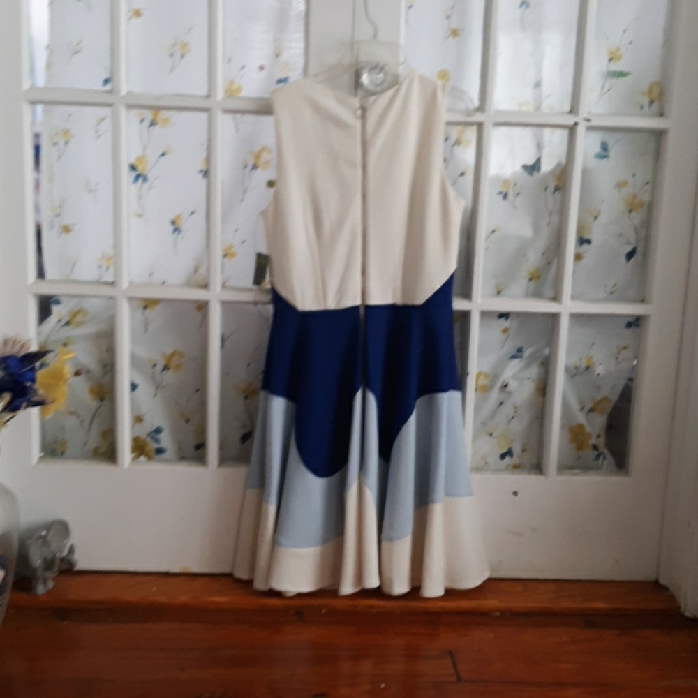 Dress - Picture 2 of 2